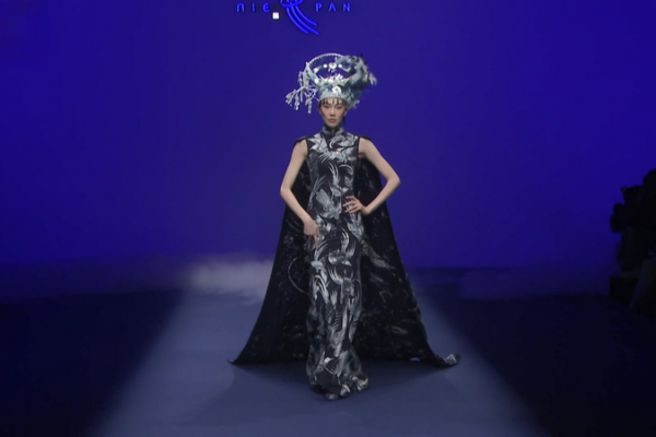 Hồi sinh Di sản Văn hóa Phi vật thể trên Sàn diễn video poster