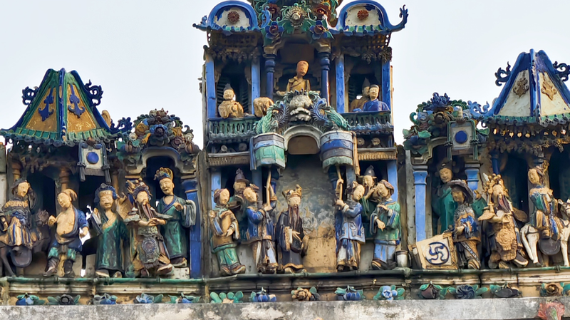 0YX436KCXDAU88G78NDD - Thế Giới Trong Tầm Tay Ngước Lên! Nghệ Thuật Gốm Tinh Xảo Trên Mái Chùa Foshan