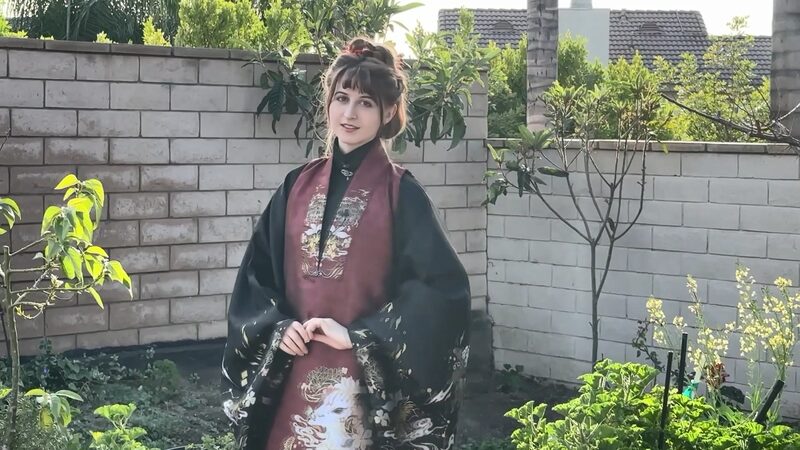 Cô Gái Mỹ Tại Boston Khám Phá Hanfu và Kết Nối Các Nền Văn Hóa Cô Gái Mỹ Tại Boston Khám Phá Hanfu và Kết Nối Các Nền Văn Hóa video poster