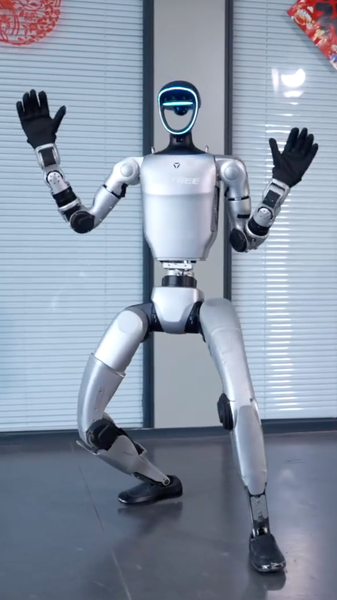 Robot G1 của Unitree gây ấn tượng với màn nhảy múa và sự nhanh nhẹn Robot G1 của Unitree gây ấn tượng với màn nhảy múa và sự nhanh nhẹn video poster