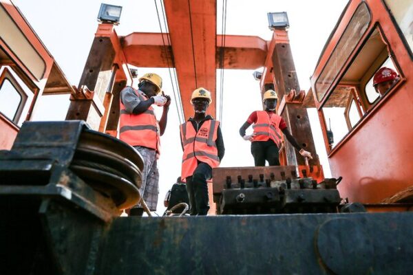 Hai Kỳ họp của Trung Quốc mở ra những con đường mới cho châu Phi Hai Kỳ họp của Trung Quốc mở ra những con đường mới cho châu Phi