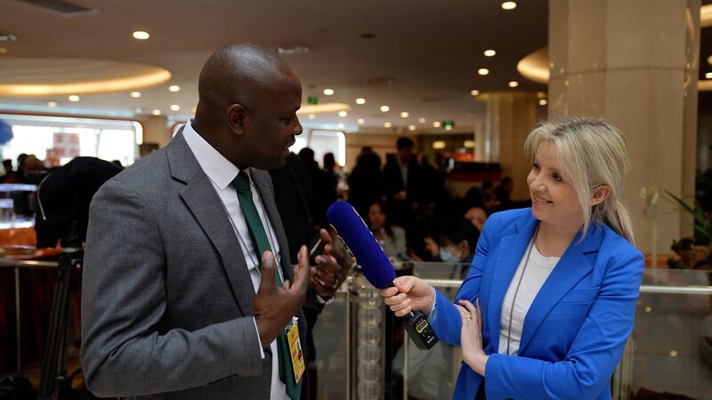 9U8L03QYYZDX5T7ULFK4 - Thế Giới Trong Tầm Tay Những hiểu biết từ cuộc họp báo Hai Kỳ của Vương Nghị video poster