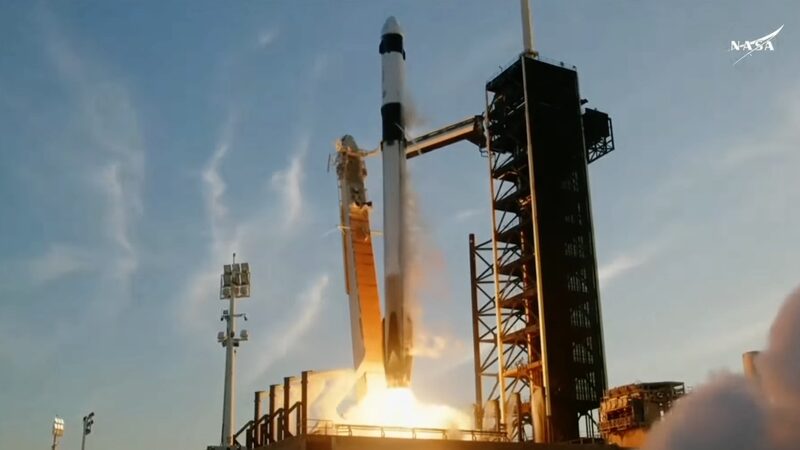 E6H8IJLSM8NE3UQ02OIM - Thế Giới Trong Tầm Tay NASA & SpaceX Luân phiên Phi hành đoàn: Các phi hành gia bị mắc kẹt chuẩn bị trở về video poster