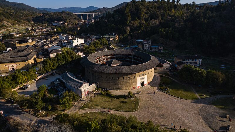 Khám phá Fujian Tulou: Cảm hứng phía sau quê hương của Mulan Khám phá Fujian Tulou: Cảm hứng phía sau quê hương của Mulan video poster