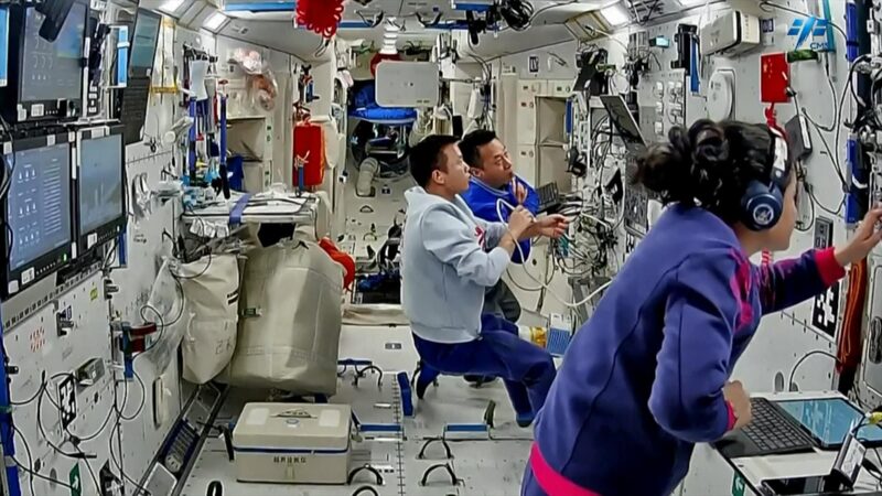 Phi hành đoàn Shenzhou-19 dẫn đầu các thí nghiệm không gian sáng tạo Phi hành đoàn Shenzhou-19 dẫn đầu các thí nghiệm không gian sáng tạo