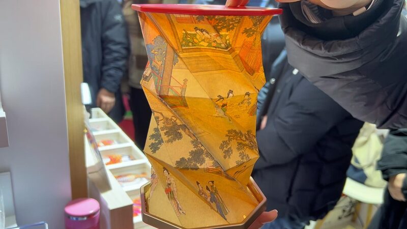 Đèn Lồng Tranh Cổ: Truyền Thống Gặp Gỡ Sự Rực Rỡ Hiện Đại video poster