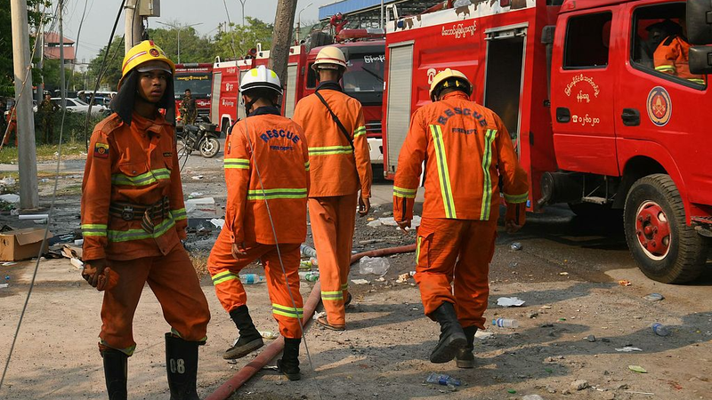 Động đất Myanmar: Động đất 7.7 khiến hơn 1.000 người chết, cứu hộ đang diễn ra video poster