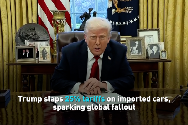 Thuế xe hơi 25% của Trump gây tranh luận thương mại toàn cầu Thuế xe hơi 25% của Trump gây tranh luận thương mại toàn cầu video poster