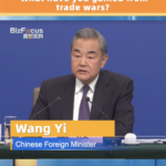 Ngoại trưởng Trung Quốc thách thức Mỹ về lợi ích chiến tranh thương mại video poster