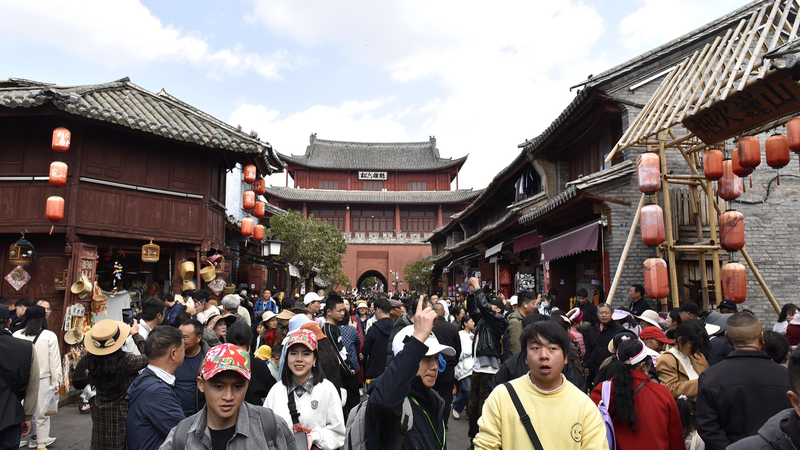 Đầu tư vào Con người: Tiêu dùng Dịch vụ Kích hoạt Xu hướng Kinh tế Mới