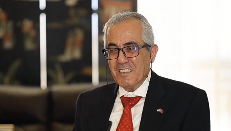 Từ Beirut đến đại lục Trung Quốc: Người tiên phong trong châm cứu video poster