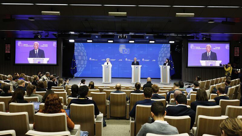 Các nhà lãnh đạo EU tăng cường quốc phòng, hỗ trợ Ukraine Các nhà lãnh đạo EU tăng cường quốc phòng, hỗ trợ Ukraine