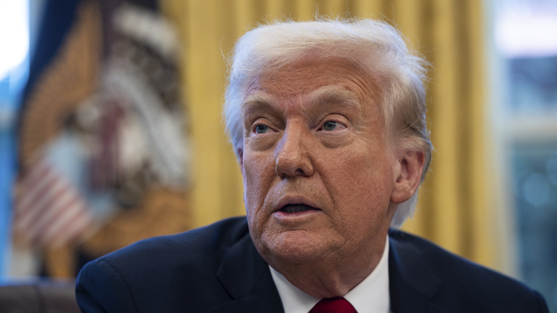 Trump thực thi thuế ô tô 25% từ ngày 2 tháng 4