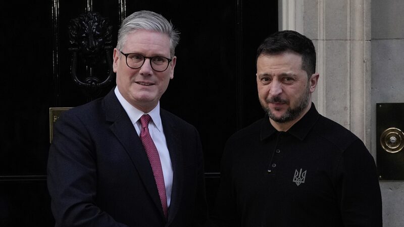 Starmer Gặp Zelenskyy ở London, Cam Kết Hỗ Trợ Vững Vàng video poster