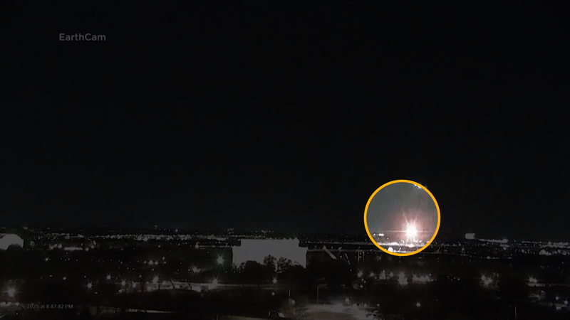 UAYN0FDZ3RDKKRQ1C36M - Thế Giới Trong Tầm Tay Máy bay chở khách Mỹ, trực thăng quân sự va chạm trên bầu trời D.C.