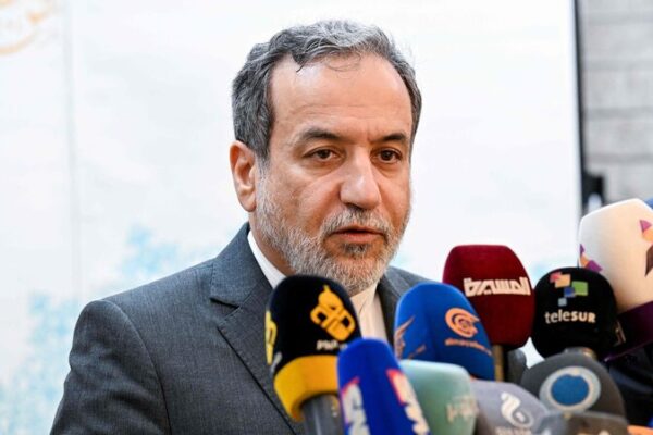 Iran đứng vững: Không đàm phán hạt nhân dưới áp lực Iran đứng vững: Không đàm phán hạt nhân dưới áp lực