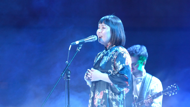 0777ZJ6JZZP4EZR0I3FI - Thế Giới Trong Tầm Tay Ca sĩ người Mông Cổ tại Munich kết hợp Jazz & Nhạc dân gian trong chuyến lưu diễn tại Bắc Kinh video poster