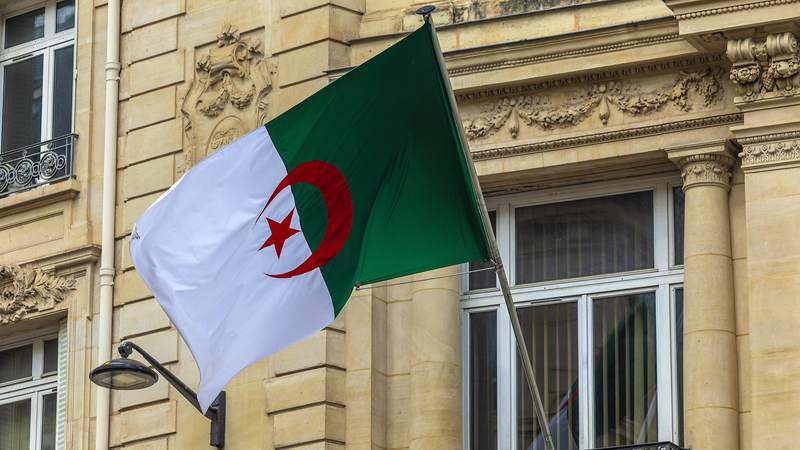 Bão Ngoại Giao: Algeria Trục Xuất 12 Nhà Ngoại Giao Pháp Bão Ngoại Giao: Algeria Trục Xuất 12 Nhà Ngoại Giao Pháp