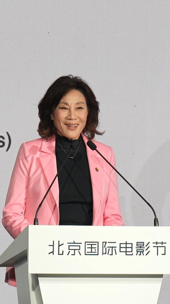 Janet Yang: Tiếng nói văn hóa của Trung Quốc chiếm vị trí trung tâm Janet Yang: Tiếng nói văn hóa của Trung Quốc chiếm vị trí trung tâm video poster
