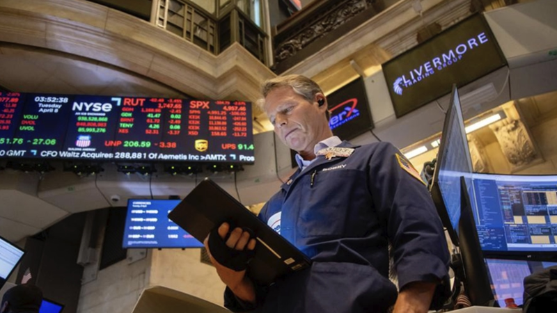 Cổ phiếu Mỹ tăng vọt sau khi hoãn thuế quan gây hứng khởi thị trường video poster