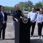 4411XH526XF2ICY2RAAT - Thế Giới Trong Tầm Tay California kiện chính quyền Trump về thuế bất hợp pháp video poster