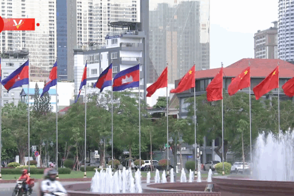 Chủ tịch Tập Cận Bình đến Phnom Penh trong chuyến thăm cấp nhà nước