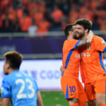 660XFNMWCBCW9D156F1H - Thế Giới Trong Tầm Tay Shandong đè bẹp Shenzhen 4-0 lên đầu CSL