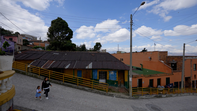 C7GT0MBQY2QOEIAWM83S - Thế Giới Trong Tầm Tay Bước Đi Táo Bạo của Colombia để Chấm Dứt Phân Biệt Khu Phố video poster