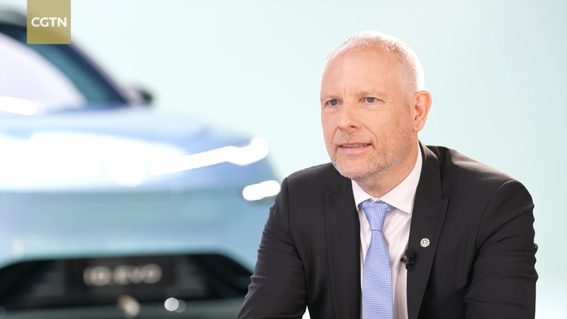 Thuế quan không phải chìa khóa cho tự do thương mại, CEO Volkswagen Trung Quốc nói Thuế quan không phải chìa khóa cho tự do thương mại, CEO Volkswagen Trung Quốc nói video poster