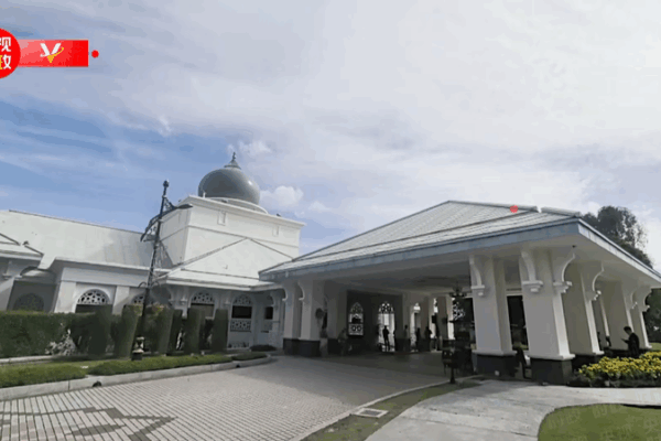 Tập và Anwar Ký Thỏa Thuận Hợp Tác Quan Trọng