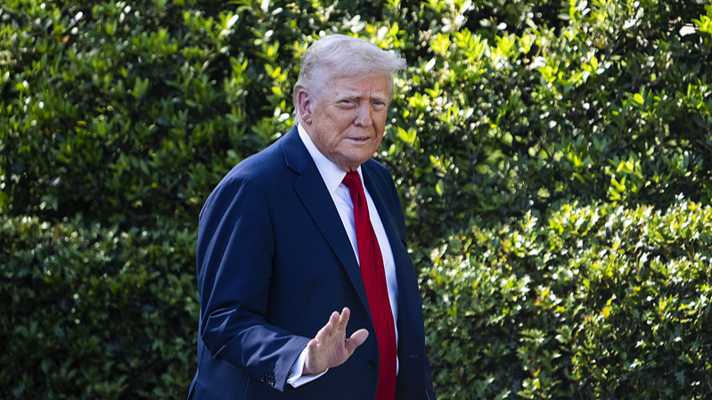 Cuộc khảo sát của CNN: 59% nói rằng chính sách của Trump làm tổn hại nền kinh tế