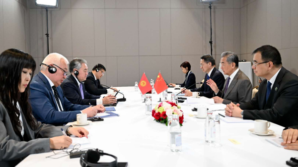 Trung Quốc và Kyrgyzstan Tăng Cường Thương Mại Tự Do & Hợp Tác Trung Quốc và Kyrgyzstan Tăng Cường Thương Mại Tự Do & Hợp Tác