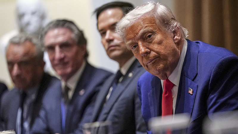 Chiến Tranh Thuế: Uống Thuốc Độc Để Giải Khát?