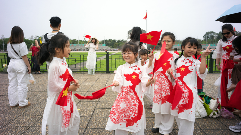 K65LQBG2AHNGMZG1KJVM - Thế Giới Trong Tầm Tay Tập: Trung Quốc và Việt Nam cam kết tương lai chung vì sự thịnh vượng khu vực