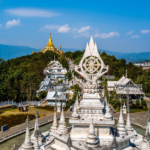 KV2ITKSQUHAOQB8UWPOJ - Thế Giới Trong Tầm Tay Khám phá vẻ đẹp yên bình của Chùa Bạc Menghuan video poster