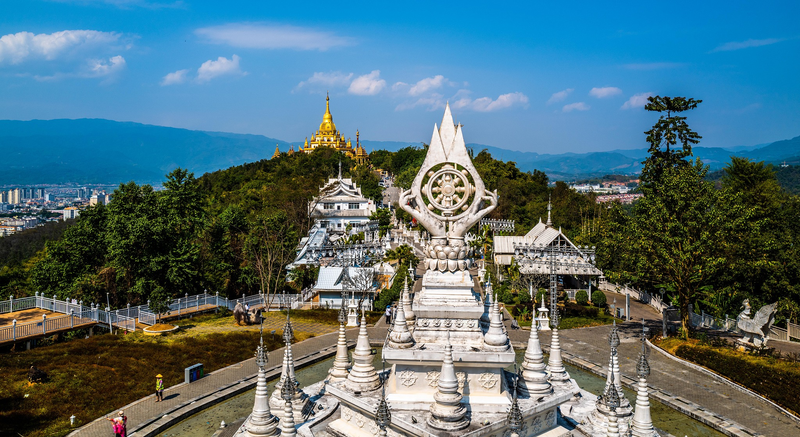 Khám phá vẻ đẹp yên bình của Chùa Bạc Menghuan video poster