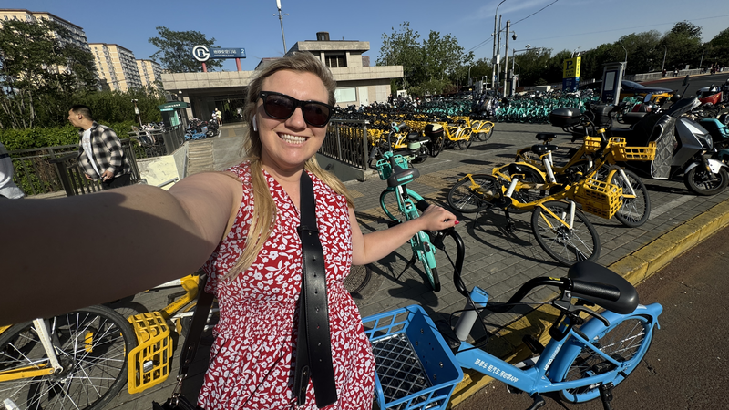 Khám Phá Bắc Kinh Với Ngân Sách Tiết Kiệm: Tàu Điện Ngầm, Xe Đạp & Taxi video poster