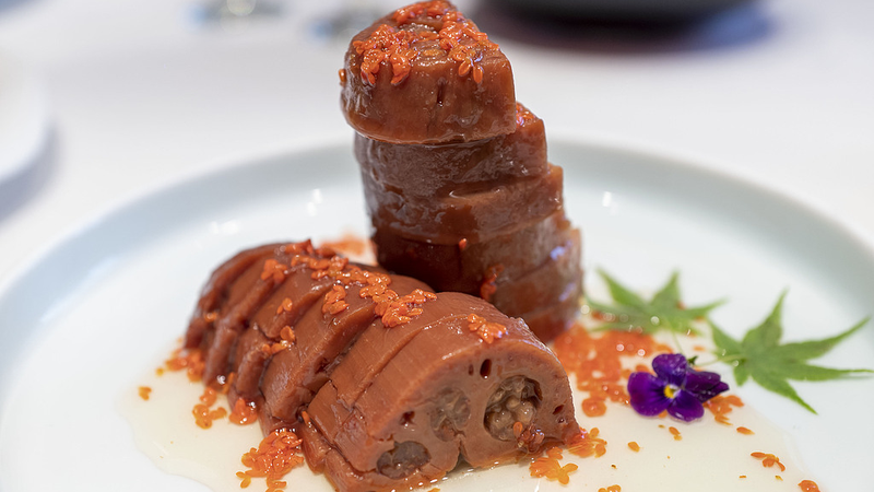 NG3QY73DUN2MDPV71SU0 - Thế Giới Trong Tầm Tay Ngọt Ngào: Củ Sen Dẻo Hoa Quế Jiangnan