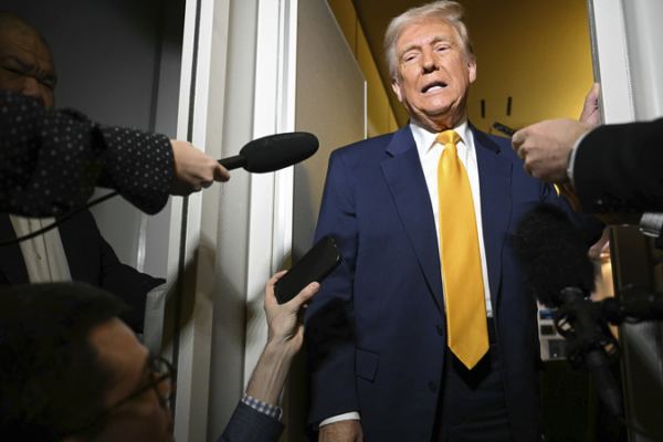 Bước xoay trục về thuế quan của Trump gây phản ứng trái chiều Bước xoay trục về thuế quan của Trump gây phản ứng trái chiều