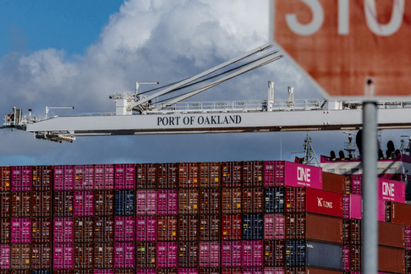 Người Mỹ Phản Ứng Với Thuế Quan 'Ngày Giải Phóng' của Trump video poster