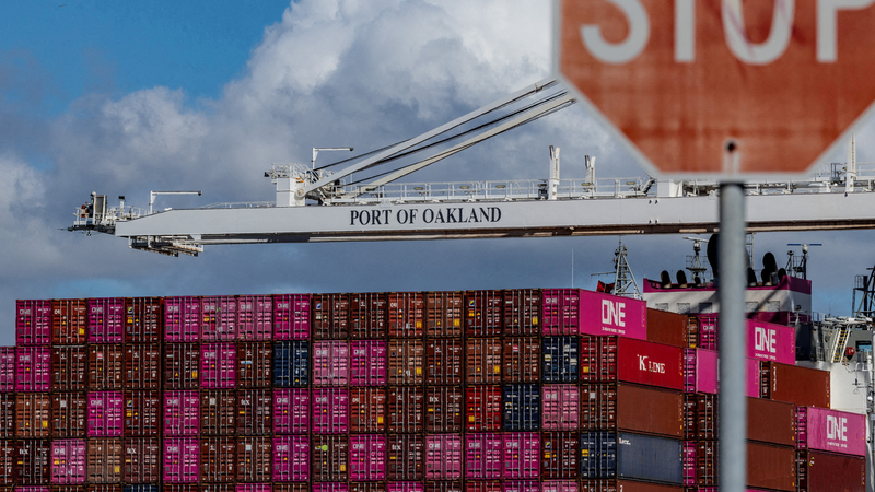 TBGIDHSSAPMEKZPNHA0N - Thế Giới Trong Tầm Tay Người Mỹ Phản Ứng Với Thuế Quan 'Ngày Giải Phóng' của Trump video poster