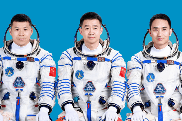 Phi hành đoàn Shenzhou-20 gặp gỡ báo chí tại Trung tâm Phóng Jiuquan Phi hành đoàn Shenzhou-20 gặp gỡ báo chí tại Trung tâm Phóng Jiuquan video poster
