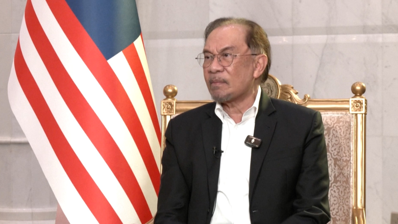 Thủ tướng Malaysia ca ngợi quan hệ bình đẳng với Trung Quốc video poster