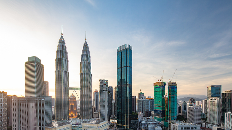 Chủ tịch Tập Cận Bình đến Kuala Lumpur trong chuyến thăm cấp nhà nước Chủ tịch Tập Cận Bình đến Kuala Lumpur trong chuyến thăm cấp nhà nước video poster