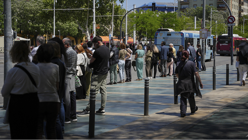 YW264HFXV0EOO14DOZQR - Thế Giới Trong Tầm Tay Barcelona Phục Hồi Sau Sự Cố Mất Điện Lớn ở Tây Ban Nha và Bồ Đào Nha video poster