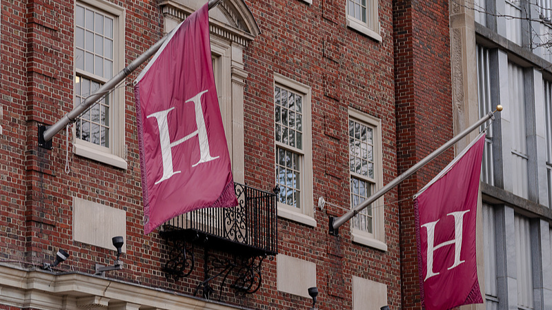 Harvard ‘Không Đầu Hàng’ Trước Áp Lực Từ Hoa Kỳ Harvard 'Không Đầu Hàng' Trước Áp Lực Từ Hoa Kỳ