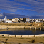 2CIMU3FR9PBW0XVJMIOE - Thế Giới Trong Tầm Tay Kairouan: Viên Ngọc Sa Mạc Vượt Thời Gian Của Tunisia video poster