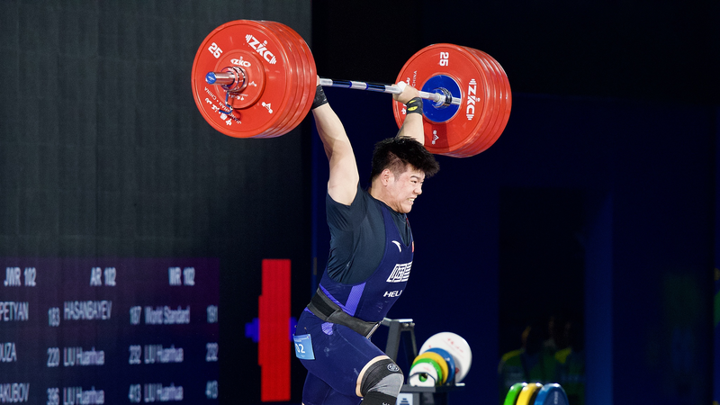 Liu giành hai huy chương vàng trong hạng cân nam 102kg tại giải Cử tạ châu Á Liu giành hai huy chương vàng trong hạng cân nam 102kg tại giải Cử tạ châu Á