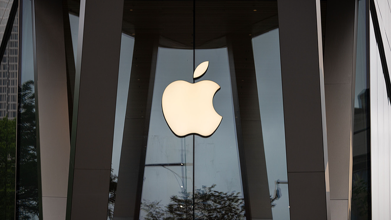 Trump đe dọa áp thuế đối với các nhà sản xuất smartphone toàn cầu