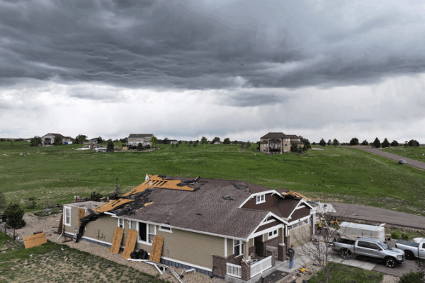 Fury Tornado Mỹ Trung: St. Louis Đối Mặt Thiệt Hại Tỉ Đô Fury Tornado Mỹ Trung: St. Louis Đối Mặt Thiệt Hại Tỉ Đô